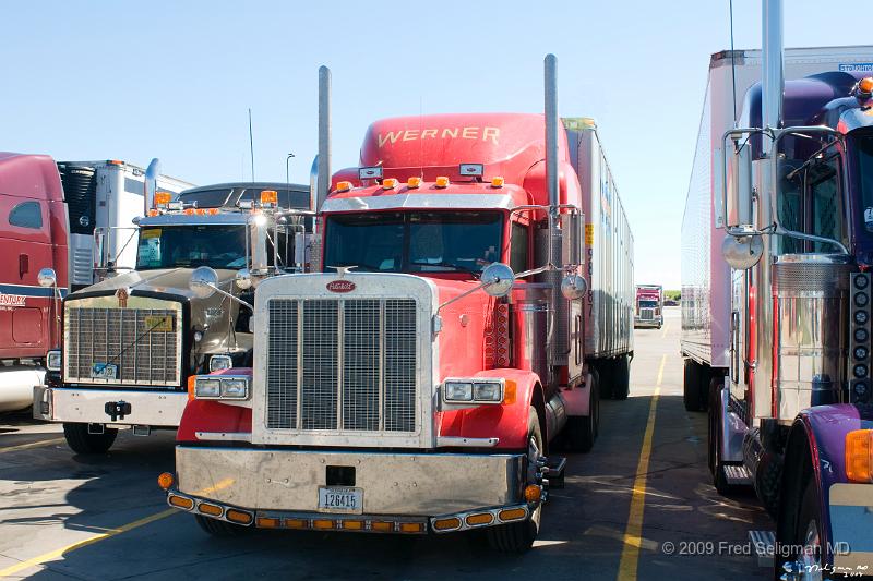 20080714_112146 D300 P 4200x2400.jpg - Trucks in parking lot